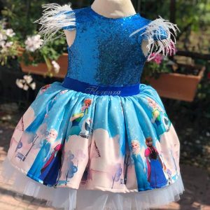 Vestito di Elsa Frozen per bambina con dettagli in pailletes, ideale per feste a tema.