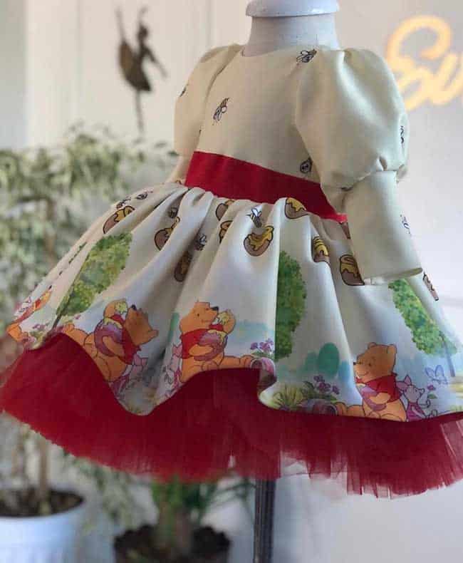 Abito Winnie The Pool: Eleganza e Divertimento Bambina 5 Abito Winnie The Pool - Vista laterale