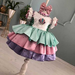 Maniche alette e colletto decorato con perle