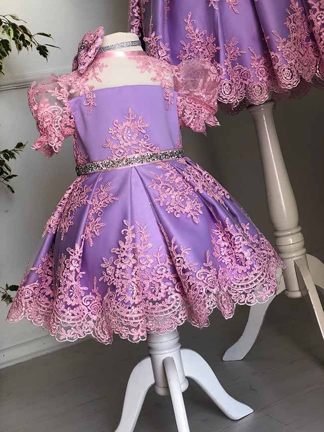 Abito in Pizzo Bambina con Tulle e Fiocco 1 Vestito in pizzo bambina dettaglio corpetto in pizzo