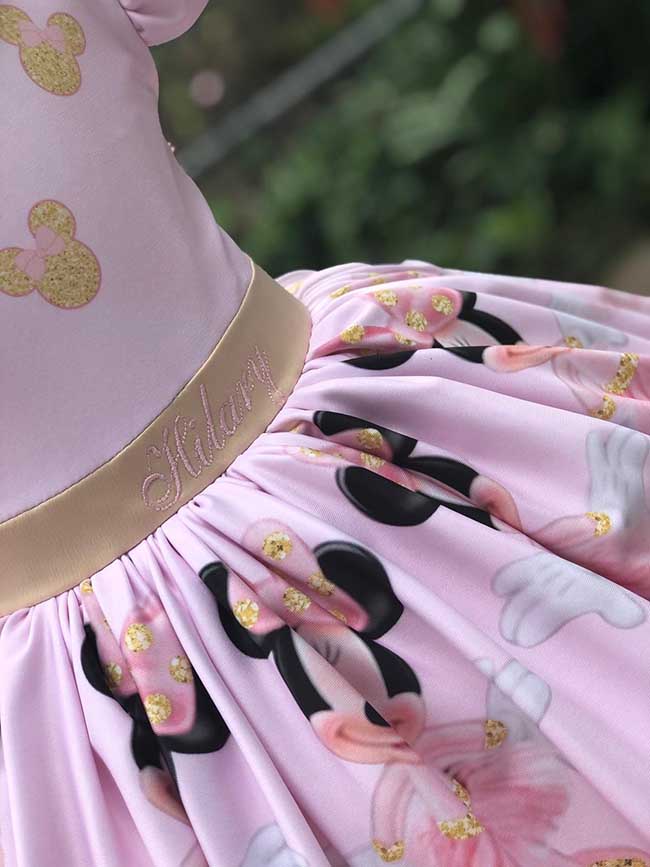 Vestito a Tema Minnie Ballerina 4 Bambina che indossa il vestito Minnie Ballerina