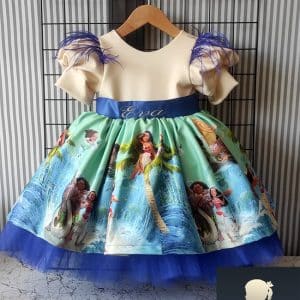 Vestito bambina Moana personalizzato con stampa Disney e dettagli eleganti.