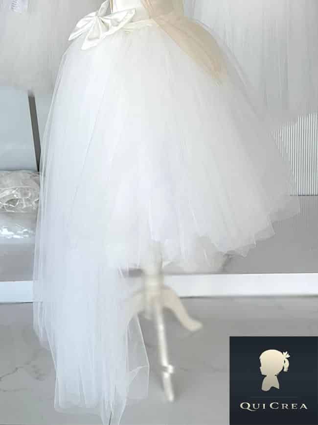 Vestito Damigella Bambina in Tulle - Eleganza su Misura per Cerimonie 3 Vestito damigella bambina in tulle indossato