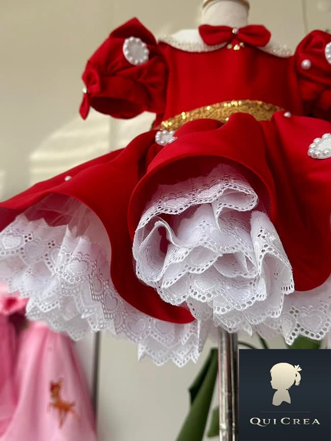 Vista inferiore del Vestito Minnie con perle e pizzo bianco